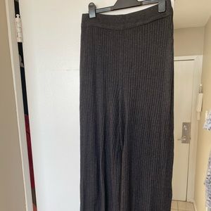H&M Ribbed Wide Leg Pants 🖤